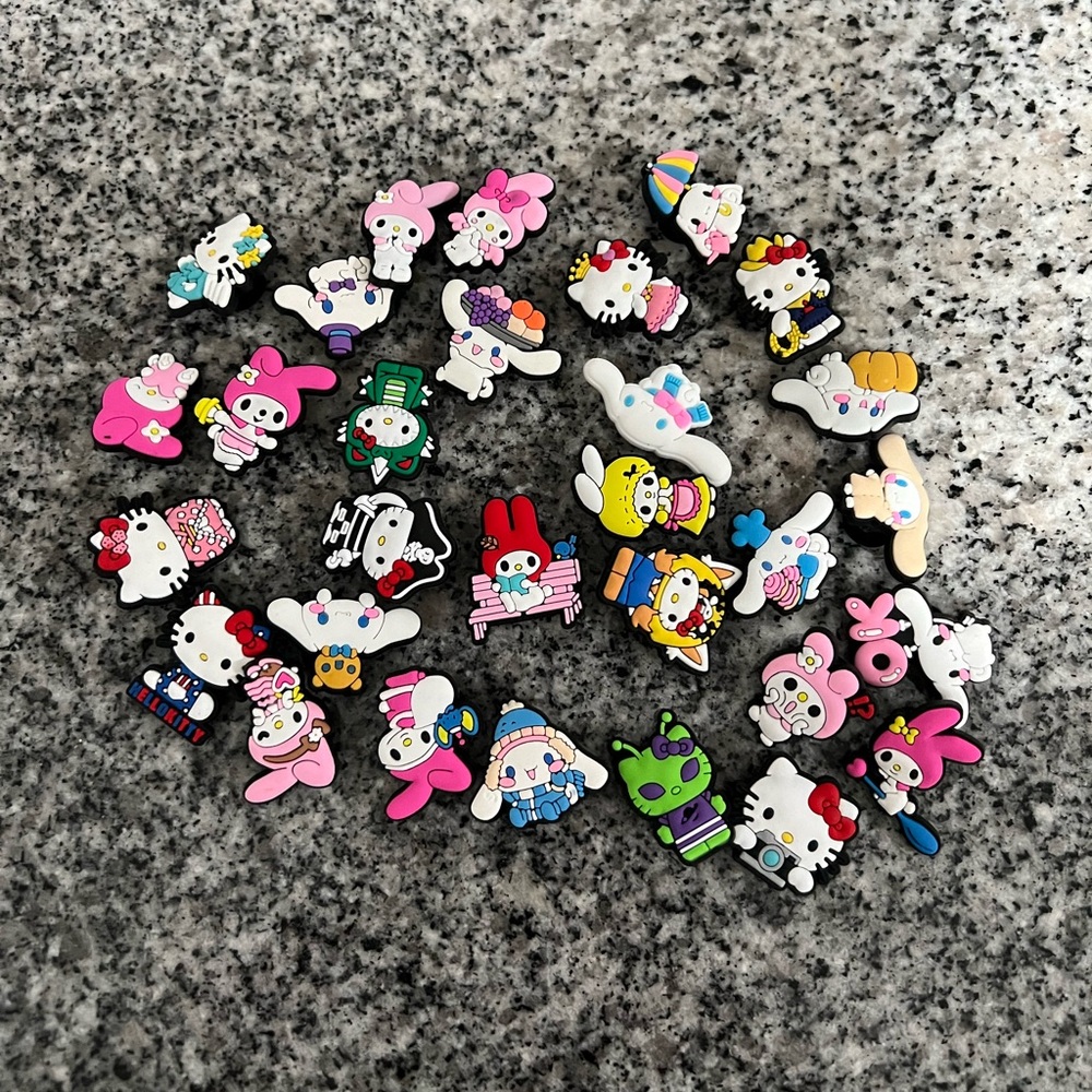 NWOT.. 30 piece croc charms